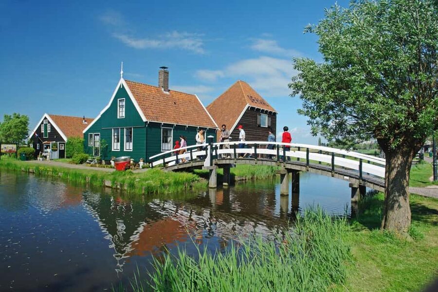 Amsterdam: Explore Zaanse Schans: Half-Day Luxury Coach Trip - How much can you really see in 3.5 hours?