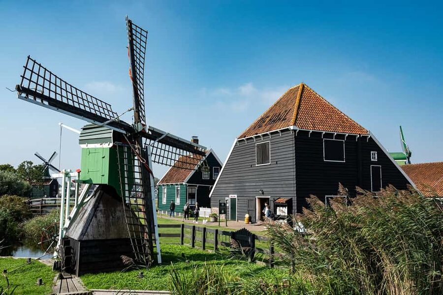 Amsterdam: Explore Zaanse Schans: Half-Day Luxury Coach Trip - Is the $20 price good value?