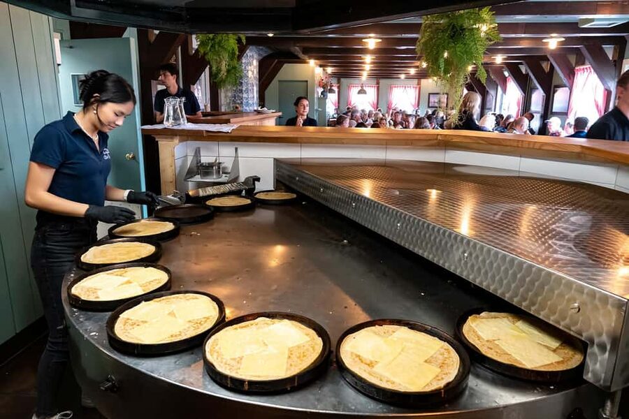 Amsterdam: Explore Zaanse Schans: Half-Day Luxury Coach Trip - Who will enjoy this trip most?