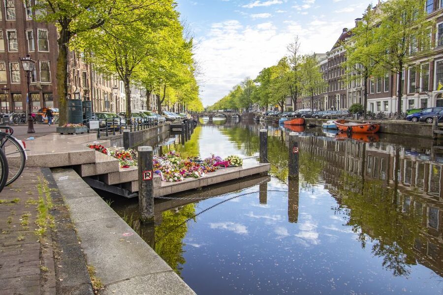 Amsterdam: Express Walk with a Local in 90 minutes - What the 90-minute pace feels like
