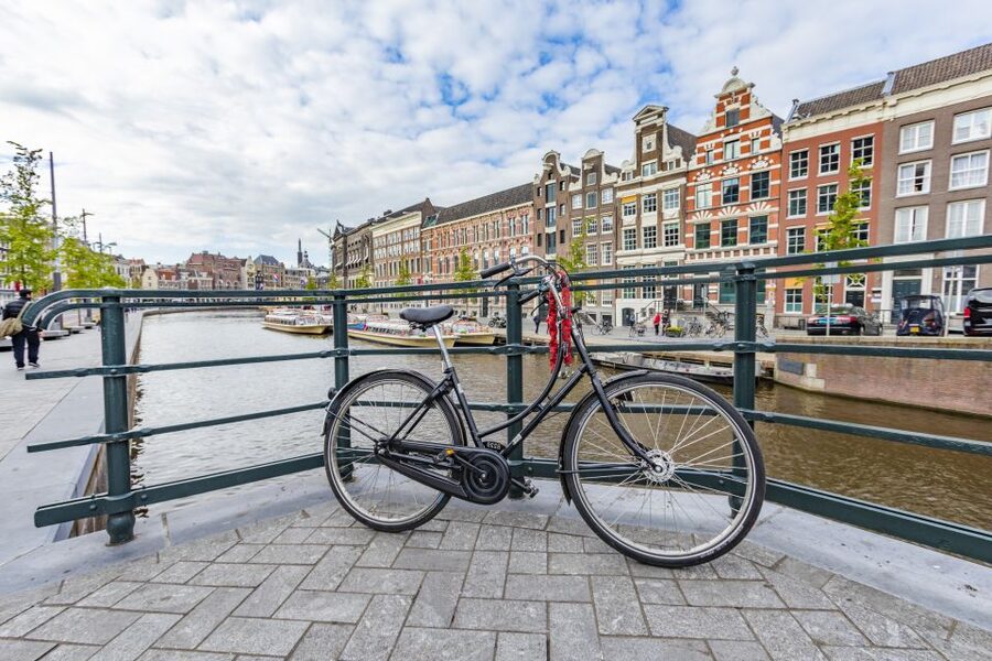 Amsterdam: Express Walk with a Local in 90 minutes - What is not included