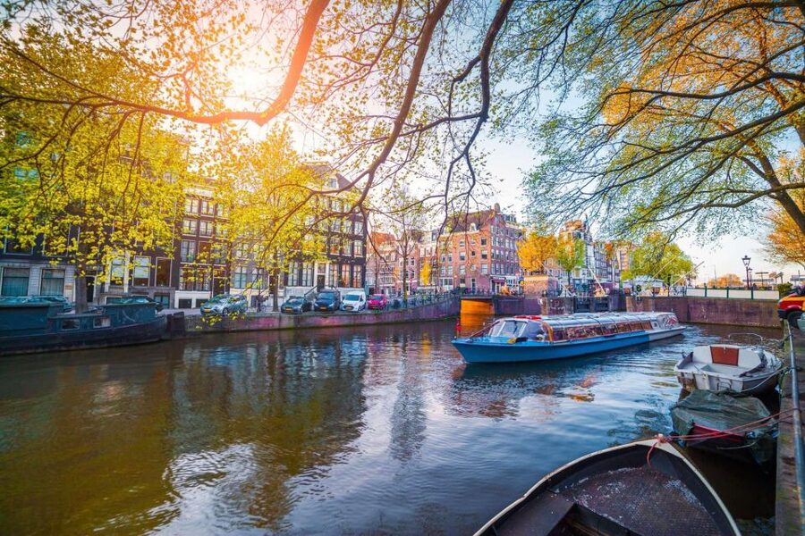 Amsterdam Family Friendly Historical Walking Tour - Choosing the three-hour option with a canal cruise