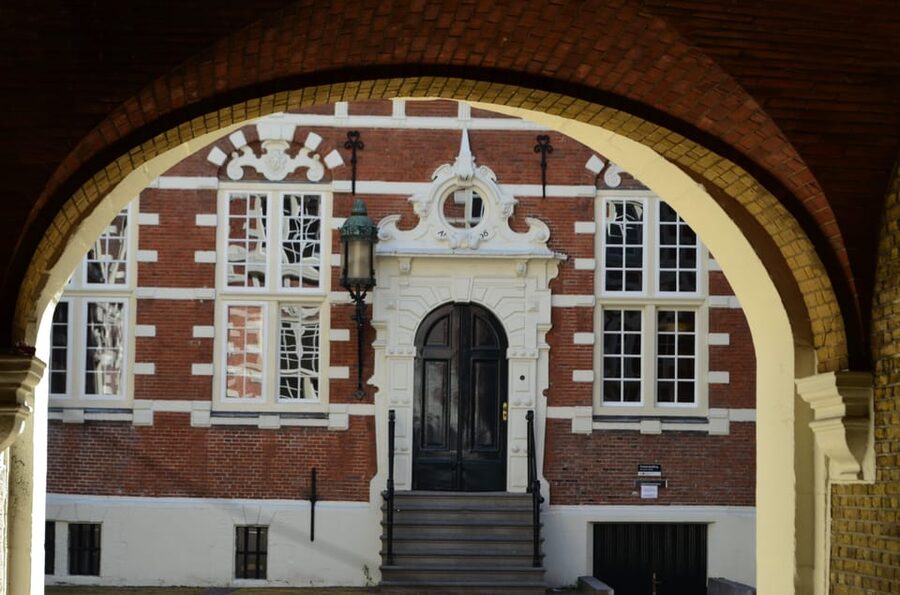 Amsterdam: Financial History Tour - Starting at Bistro Berlage and the Beurs van Berlage