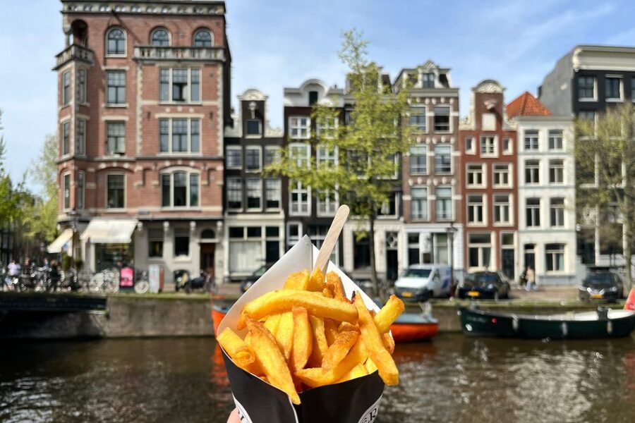 Amsterdam: Food and Culture Walking Tour with Tastings - Historic Amsterdam between the bites