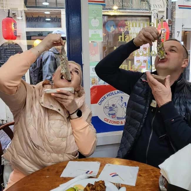 Amsterdam: Food Walking Tour - Old-city streets between the tasting stops