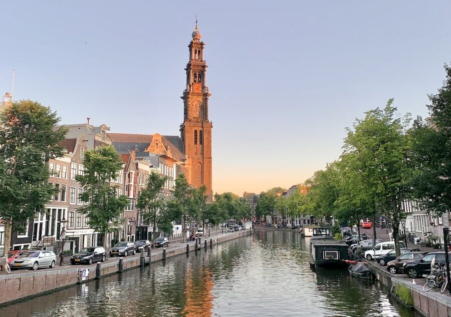 Amsterdam: German Canal Cruise with Unlimited Drinks Option - Magere Brug and Muntplein