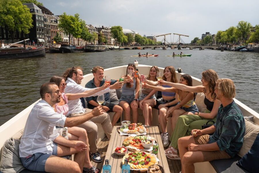 Amsterdam: German Guided Canal Cruise with on Board Bar - Key points to know before boarding