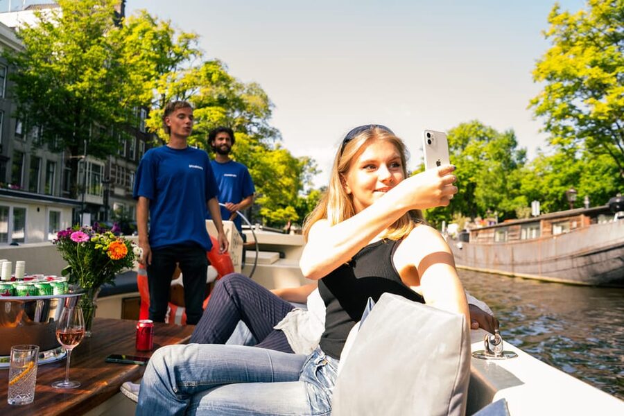 Amsterdam: German Guided Canal Cruise with on Board Bar - Prinsengracht and the Magere Brug finale