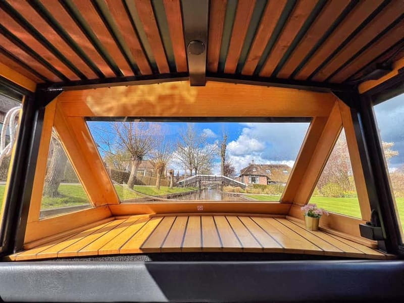 Amsterdam: Giethoorn, Afsluitdijk and Zaanse Schans Day Trip - The guide can shape the entire experience