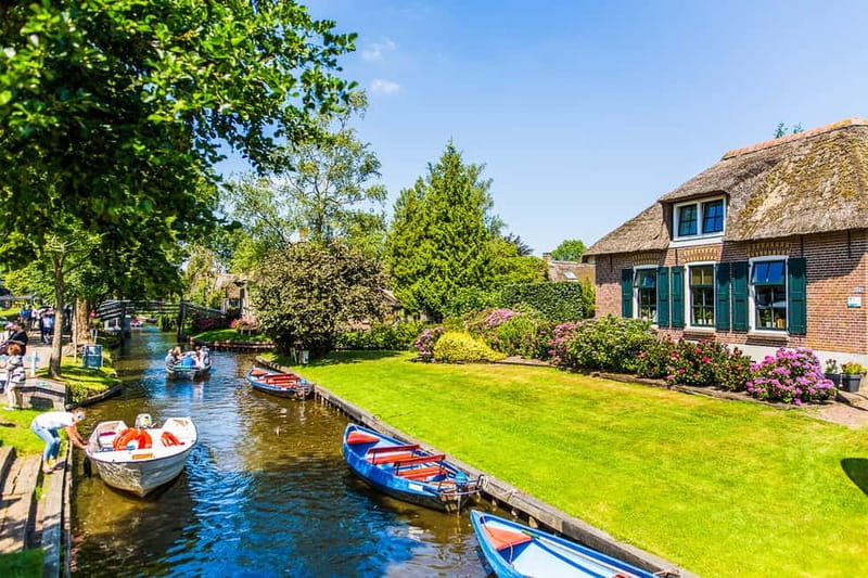 Amsterdam: Giethoorn Day Trip with Boat Tour - The coach ride back to Amsterdam