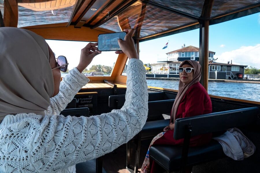 Amsterdam: Giethoorn Tour Scenic Cruise, Cheese & Free Time - Is $75 good value?