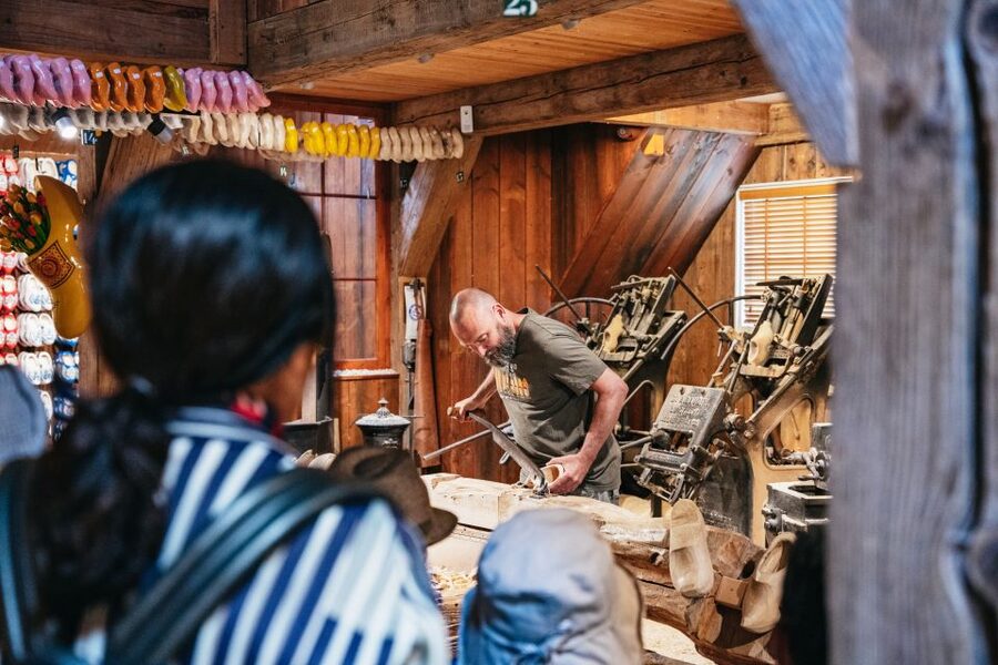 Amsterdam: Giethoorn, Volendam, and Zaanse Schans Tour - Why this three-stop route works