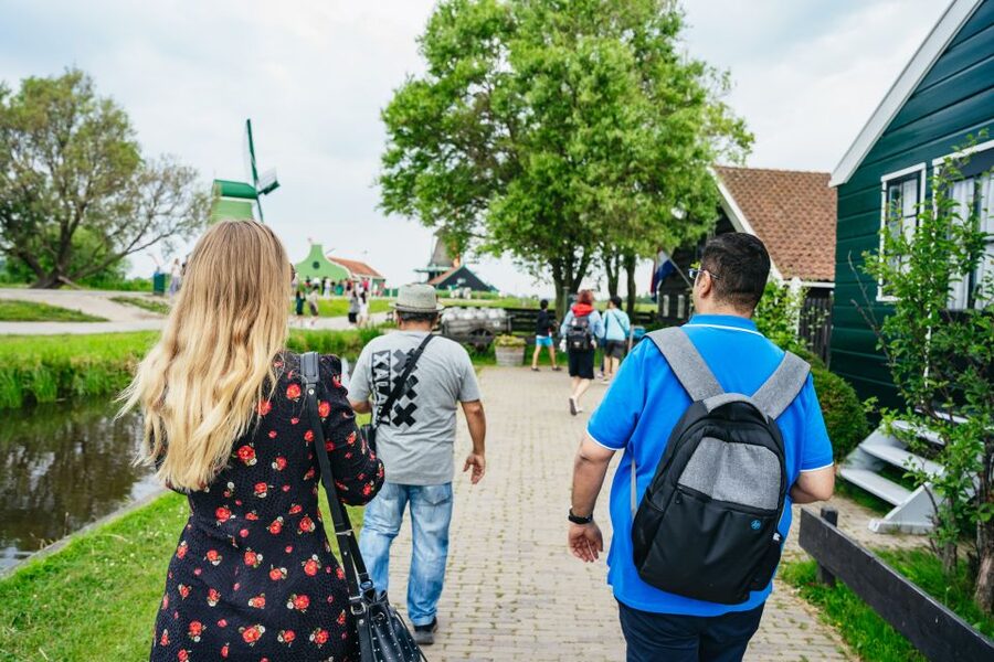 Amsterdam: Giethoorn, Volendam, and Zaanse Schans Tour - The long road to Giethoorn