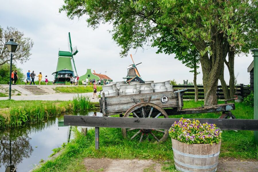Amsterdam: Giethoorn, Volendam, and Zaanse Schans Tour - Is $164 a fair price?