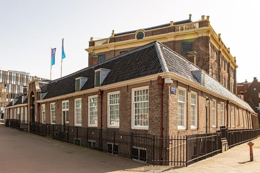Amsterdam: Guided Anne Frank Small-Group Walking Tour - Guides who make the difficult material accessible