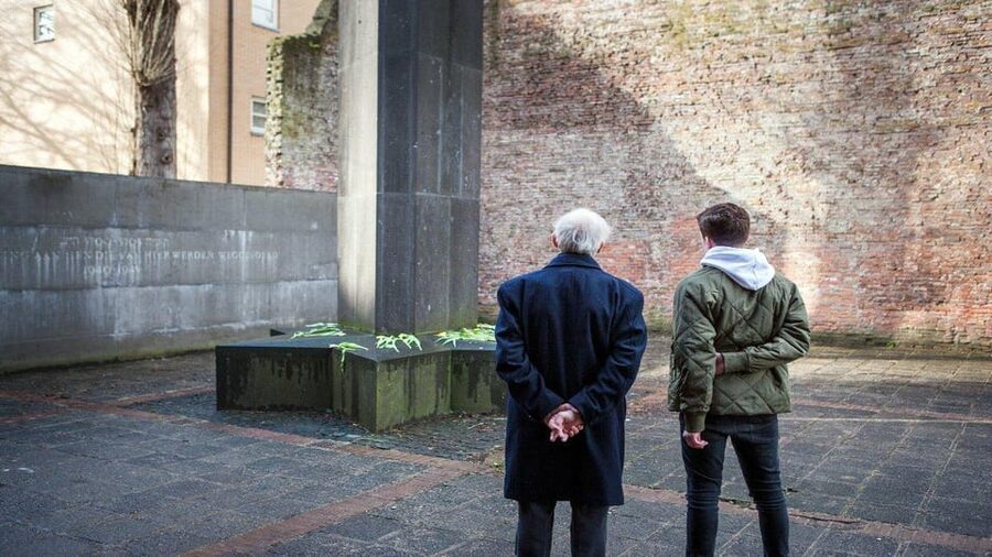 Amsterdam: Guided Anne Frank Small-Group Walking Tour - Starting at the Portuguese Synagogue