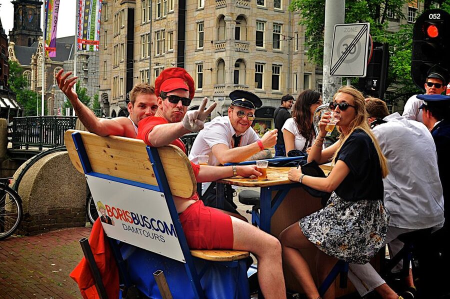 Amsterdam: Guided Beer or Prosecco Bike Tour - Who should book it?