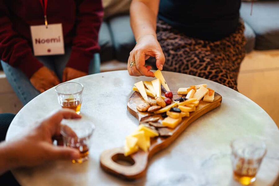 Amsterdam: Guided Cultural Food Tour in German or English - Dam Square and Nieuwe Kerk