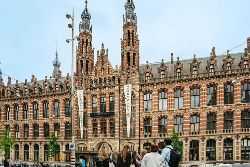 Amsterdam: Guided Cultural Walking Tour - Meeting the guide beneath the National Monument