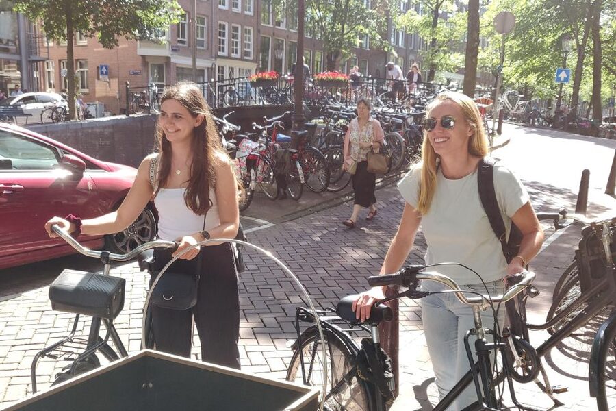 Amsterdam: Guided Food Tour with Tastings - How much food and walking should you expect?