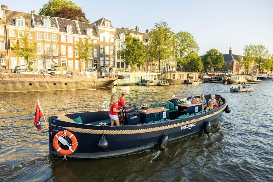 Amsterdam: Guided Open Boat Canal Cruise Including Drink - Why an open boat changes the Amsterdam canal ride