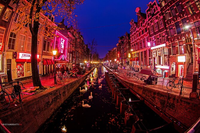 Amsterdam: Guided Red Light District and City Walking Tour - Why This Walk Is More Than a Red Light District Photo Stop