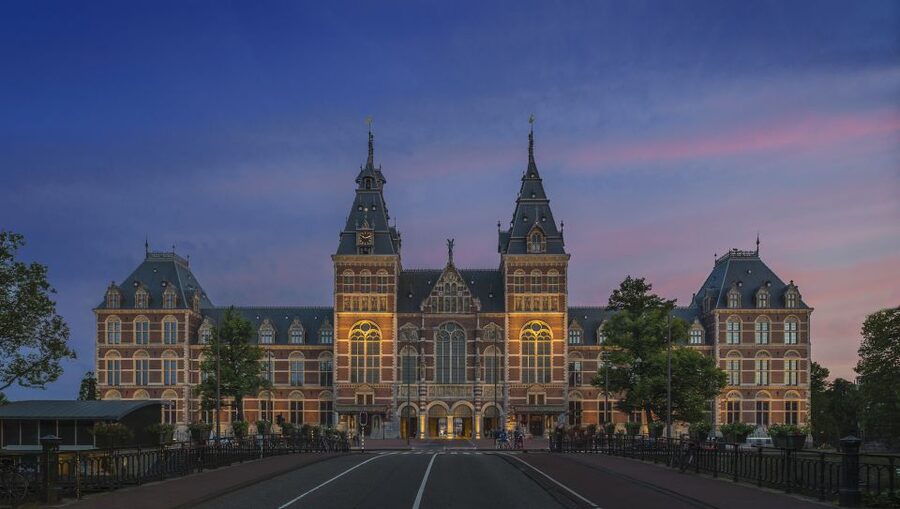 Amsterdam: Guided Rijksmuseum Tour in Spanish - Vermeer, Frans Hals, and the art of daily life