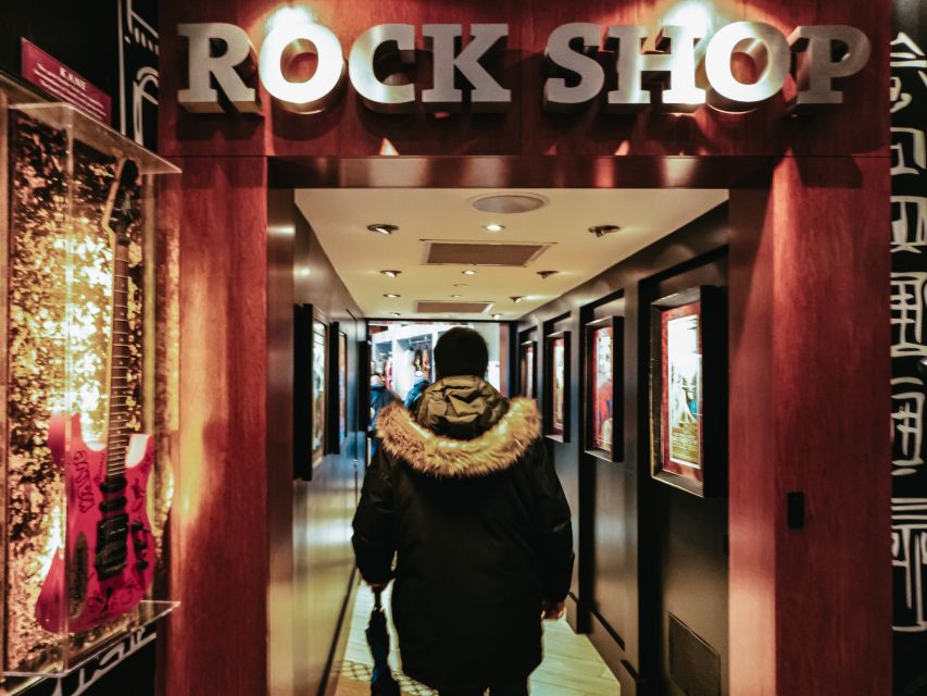 Amsterdam: Hard Rock Cafe Experience - Gold Menu: a straightforward two-course meal