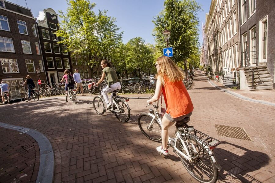 Amsterdam: Hidden Gems & Highlights Guided Bike Tour - The café break: a small pause with practical value