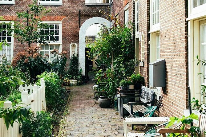 Amsterdam High-End Dutch Food & History Tour - Up to 8 guests - Weekday wine in a private speakeasy room