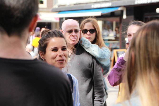 Amsterdam Highlights Small-Group Walking Tour - What the small group changes