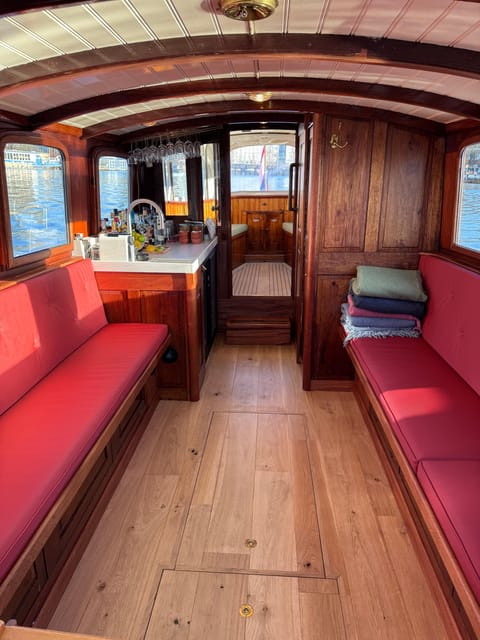 Amsterdam: Historic Boat Cruise with open bar and nibbles - The first minutes: settling into a 1911 salon boat