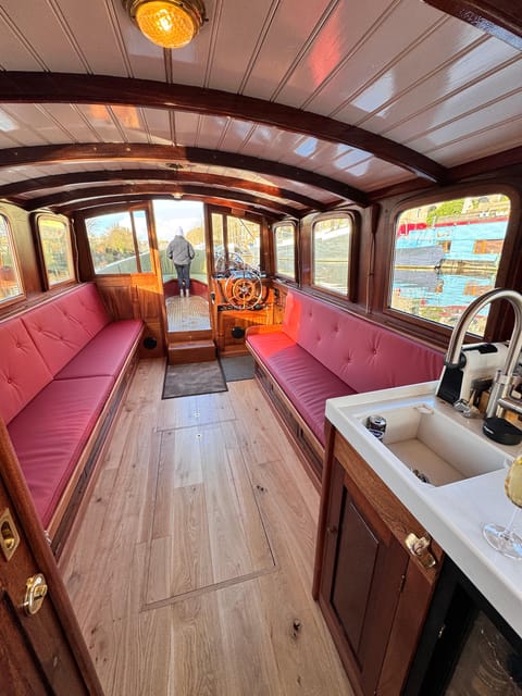 Amsterdam: Historic Boat Cruise with open bar and nibbles - Amsterdam-Centrum from the water
