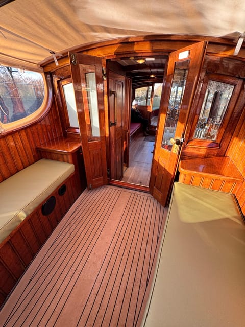Amsterdam: Historic Boat Cruise with open bar and nibbles - Timing, weather, and practical comfort