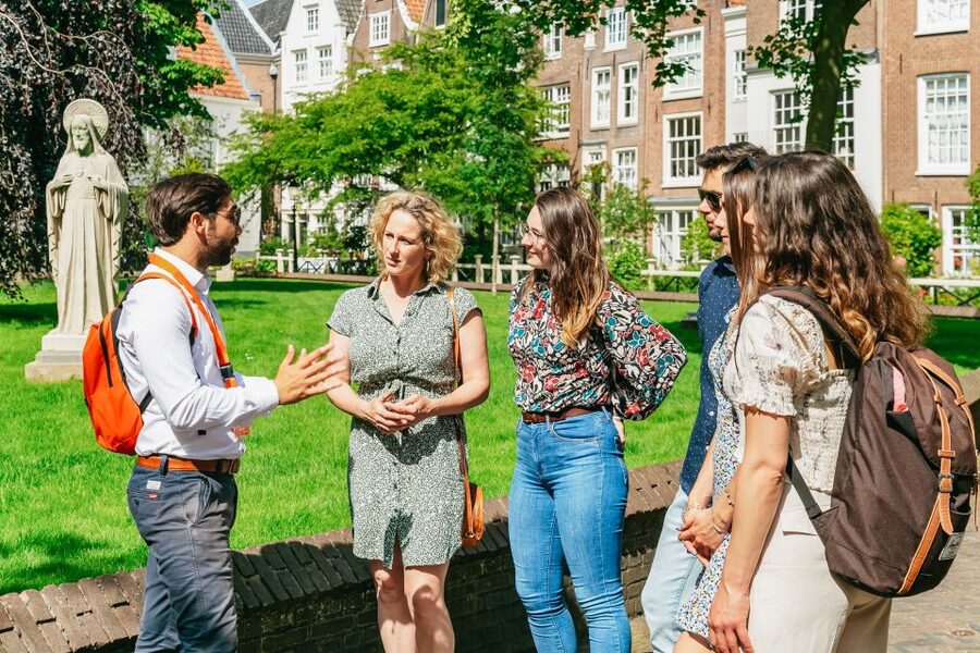 Amsterdam: Historical Highlights Walking Tour with Tasting - What the Dutch Tasting Is Really Like