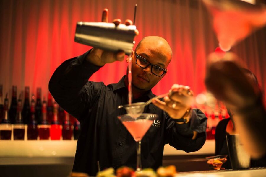 Amsterdam: House of Bols Entry Ticket and Nightlife Ticket - Welcome drinks, casino time, and other extras