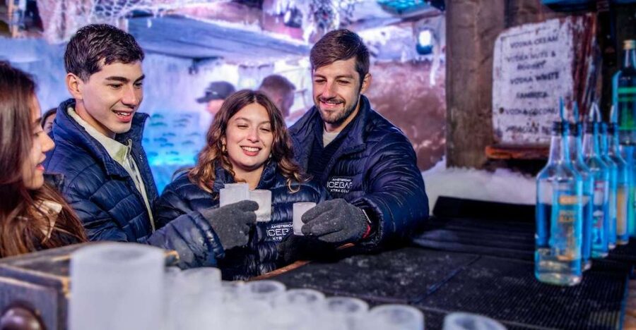 Amsterdam: Icebar Entry Ticket with 3 Drinks - The cold facts at a glance