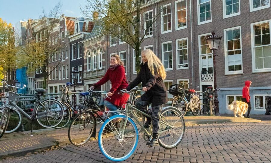 Amsterdam: Inner City Bike Tour German or English (Private) - Nieuwmarkt and the city’s trading past