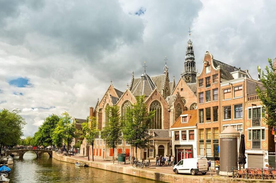 Amsterdam: Introduction walking tour - Languages, timing, and practical comfort