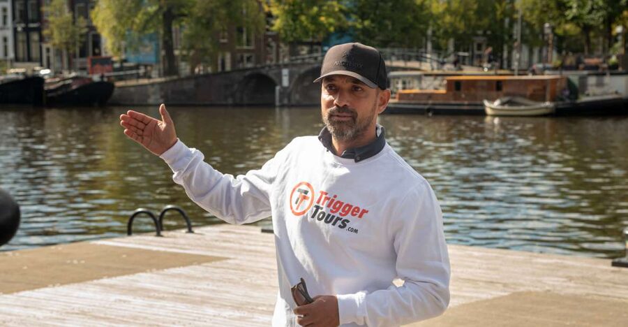 Amsterdam: Jewish Quarter and History Guided Tour - Starting beside the Amstel River