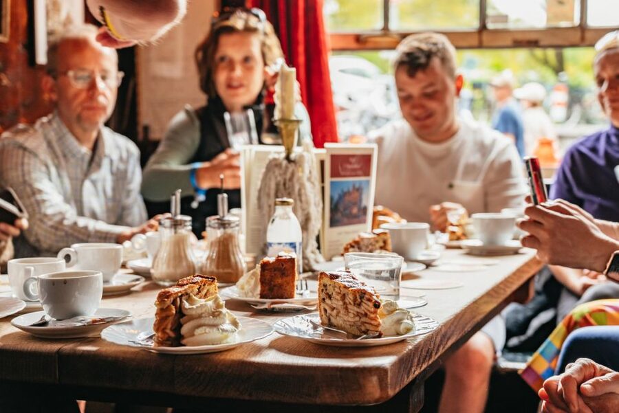 Amsterdam: Jordaan District Local Food Walking Tour - How much food do you really get?