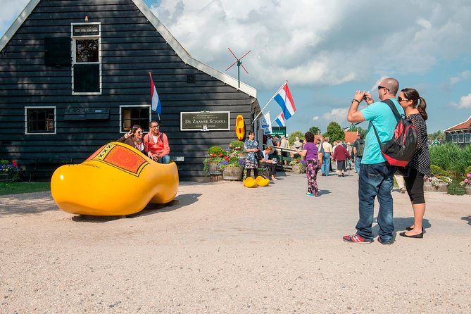 Amsterdam: Keukenhof and Zaanse Schans Windmills Guided Day Trip - The optional Amsterdam canal cruise