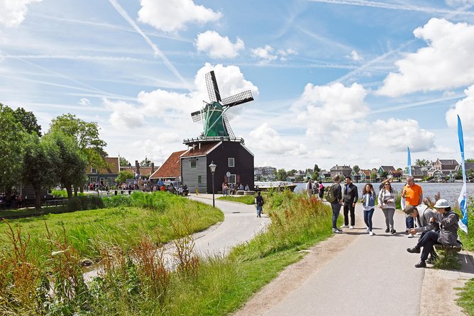 Amsterdam: Keukenhof and Zaanse Schans Windmills Guided Day Trip - Who will enjoy this day trip most?