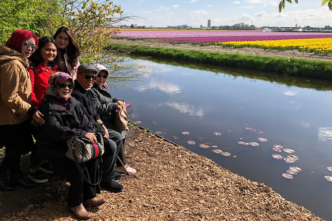 Amsterdam: Keukenhof Tulip Gardens and Giethoorn with Boat Tour - Leaving Amsterdam at 8:30 am