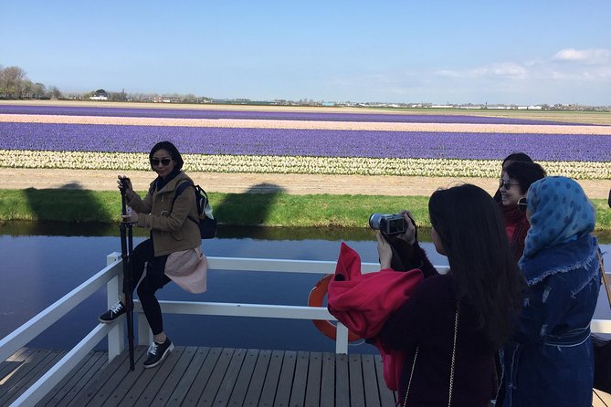 Amsterdam: Keukenhof Tulip Gardens and Giethoorn with Boat Tour - Who should choose this day trip?