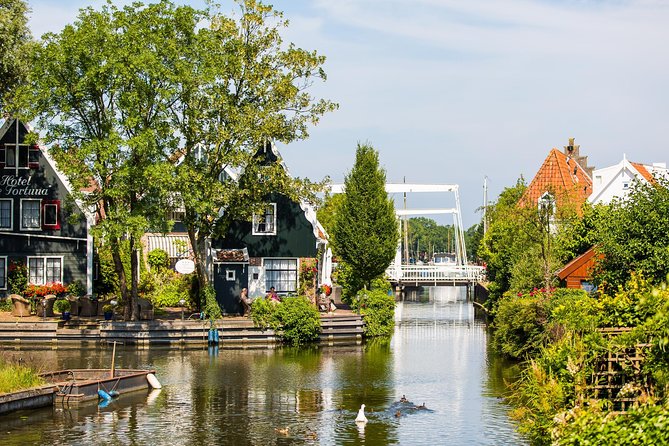 Amsterdam: Keukenhof, Zaanse Schans & Volendam Tour - The midday transfer is the tour’s biggest weakness