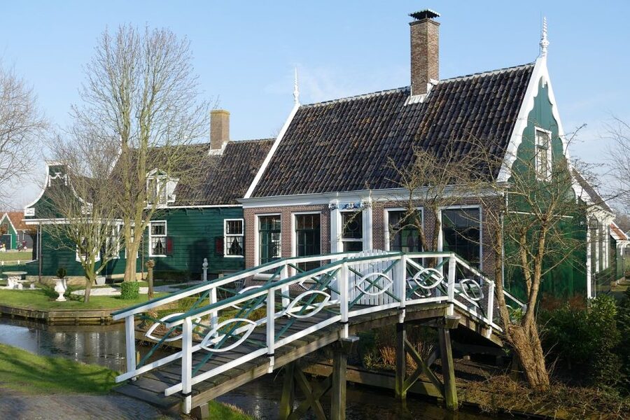 Amsterdam: Keukenhof & Zaanse Schans Windmills Private Tour - What the driver-host adds