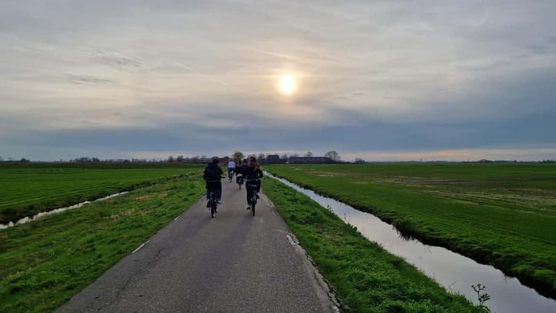 Amsterdam: Leisurely Windmill & Countryside Bike Ride - From Central Station to the open fields