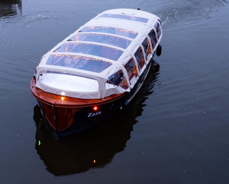 Amsterdam: Light Festival Canal Boat Tour - What the drinks, blankets, and cozy setting add
