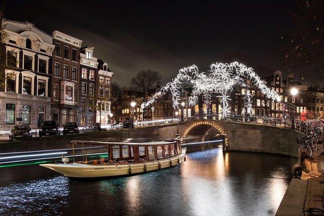 Amsterdam Light Festival: Canal Cruise + Snack & Unlimited Drinks - Timing, weather, and what to wear